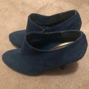 Cute booties. Size8. Ornate cut heel. Minimal wear